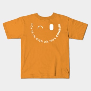 Hoy es un buen día para sonreír Kids T-Shirt